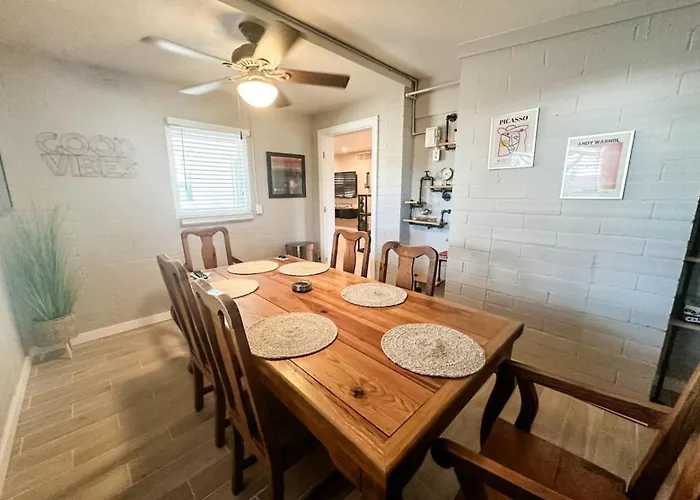 Central, 3 Bedroom 1 Ba, Fenced Yard, Carport, Cozy Сasa de vacaciones Tucson