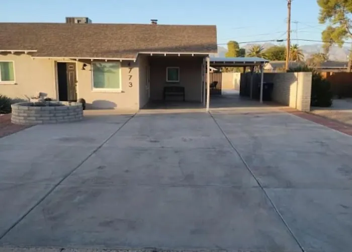 Central, 3 Bedroom 1 Ba, Fenced Yard, Carport, Cozy Сasa de vacaciones Tucson